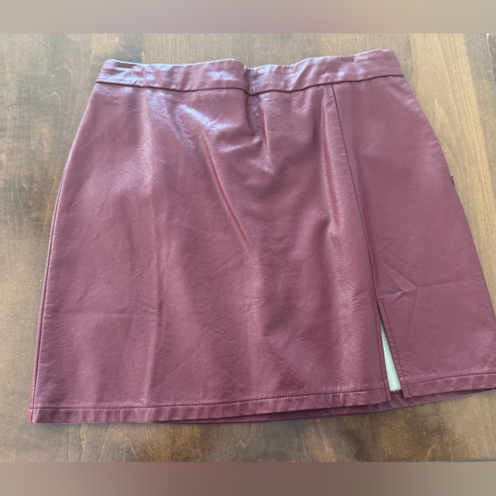Gilli Burgundy Mini Skirt
